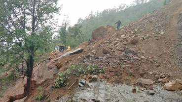 Pasang Lhamu road obstructed