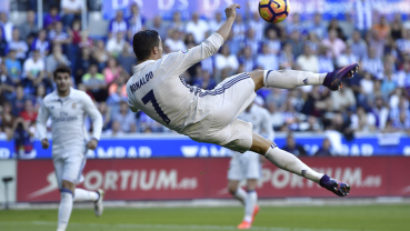 Ronaldo scores 3 in Madrid win, Barca & Atletico keep pace