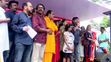Trivandrum: Local singers collect relief fund for flood-affected people