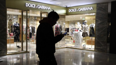 Chinese model in derided Dolce & Gabbana ads apologizes