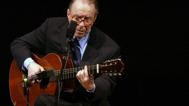 Brazilian bossa nova pioneer Joao Gilberto dies at 88