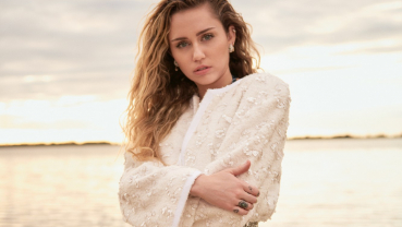 Miley Cyrus groped by fan in spain