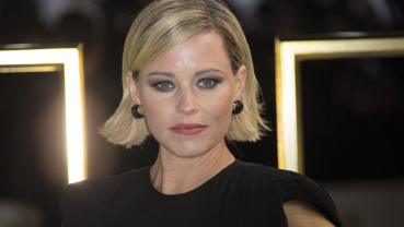 Elizabeth Banks being honored with parade, roast at Harvard