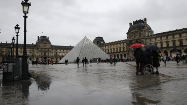 Mona Lisa’s smile restored: Louvre reopens after virus fears