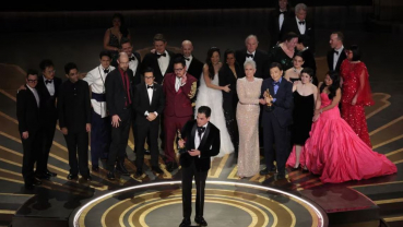 'Everything Everywhere' wins best picture at the Oscars