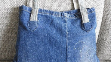 DIY Denim bags from old jeans: