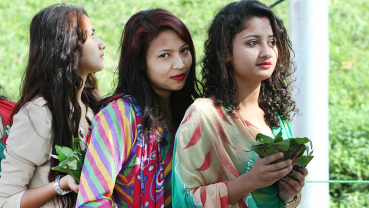 Devotees throng Pashupatinath on last Monday of Shrawan (photo feature)