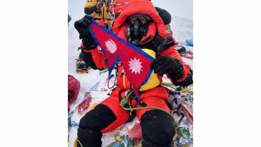 Photojournalist Purnima Shrestha makes it to the top of Mount Everest twice within a week