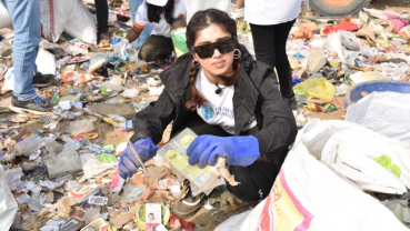 Bhumi Pednekar participates in beach-cleaning drive in Mumbai