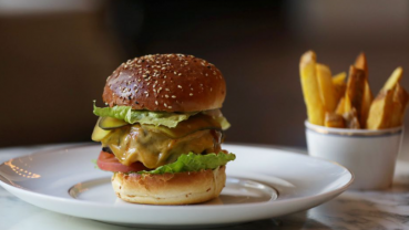 Michelin-rated chef’s $20 takeaway burger a hit in Amsterdam