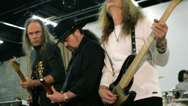 Lynyrd Skynyrd guitarist’s positive COVID test cancels shows