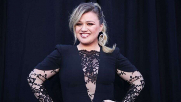 Kelly Clarkson, Zac Efron to get stars on Hollywood Walk of Fame