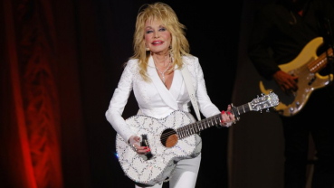 Dolly Parton Says She Has No Plans to Retire: “I’ll Just Hopefully Drop Dead in the Middle of a Song Onstage”