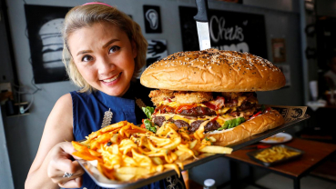 The race to eat Bangkok's 'biggest burger', a 10,000-calorie challenge