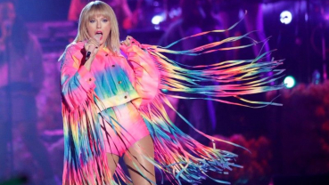 Taylor Swift 'not allowed' to perform at awards amid music row