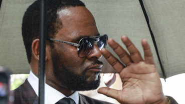 Infected toe stops R. Kelly from attending court hearing