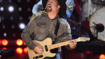 Garth Brooks concert to be played at 300 drive-in theaters