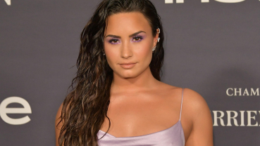 Demi Lovato shares makeup-free selfie, says 'accepting myself the way I am'