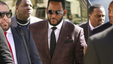 Prosecutors charge 3 with threatening women in R. Kelly case