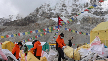 11 metric tons of garbage including 4 dead bodies collected from mountains