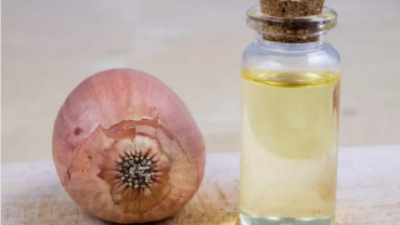All you need to know about using red onion hair oil for hair