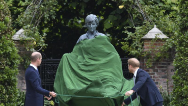 Princes William, Harry unveil Princess Diana’s statue