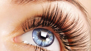 How to use oils to grow your eyelashes