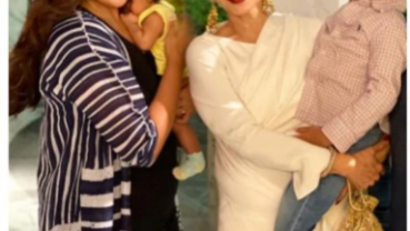 Sameera Reddy has her fangirl moment with Rekha