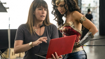 ‘Wonder Woman 1984’ hopes to lasso a little holiday joy