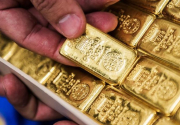 Gold price increases by Rs 700 per tola
