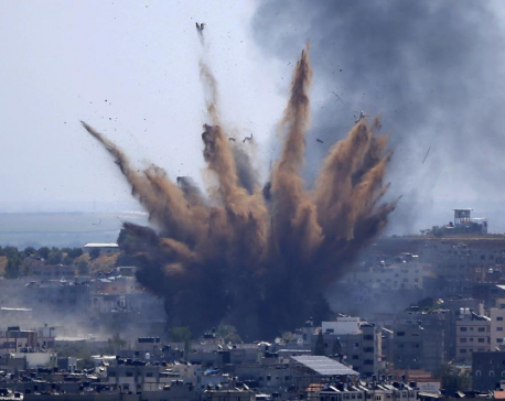 Israel threatens Gaza ground invasion despite truce efforts