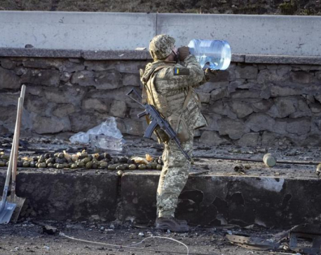 Russians push toward Ukraine’s capital; residents take cover