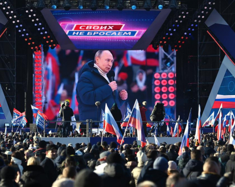 Putin appears at big rally as troops press attack in Ukraine