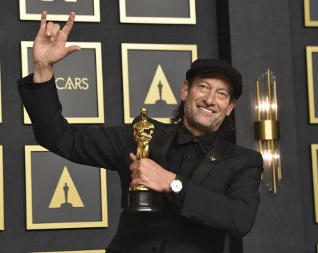 Deaf actor Kotsur wins supporting actor Oscar for ‘CODA’