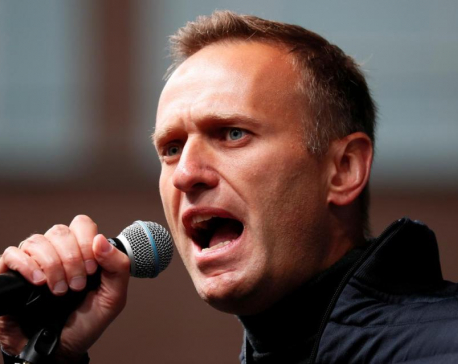Russian authorities raid Kremlin critic Alexei Navalny's Moscow office