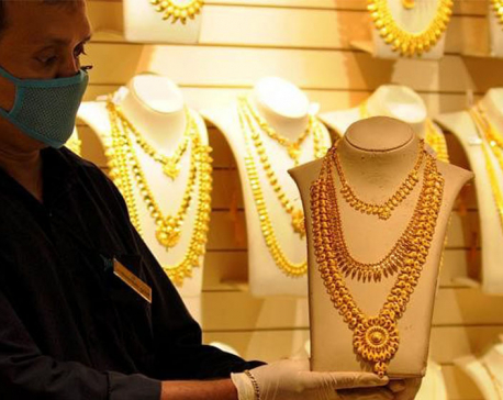 Gold price decreases by Rs 2,000 per tola