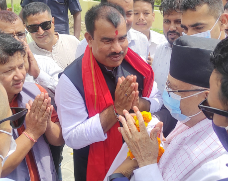 Oli arrives in Janakpur, local NC leader Santosh Yadav and others preparing to join UML