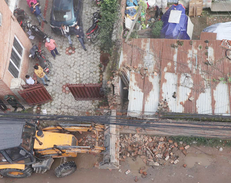KMC dozer rolls on illegal structures in New Baneshwar