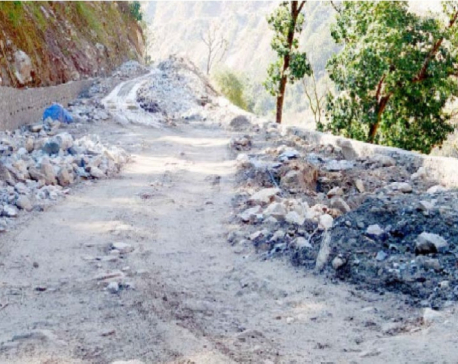 Three kilometers of road not built even in four years