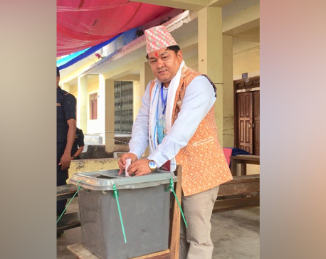 Jit Narayan casts his vote in Chitwan, Lamichhane and Neupane could not vote