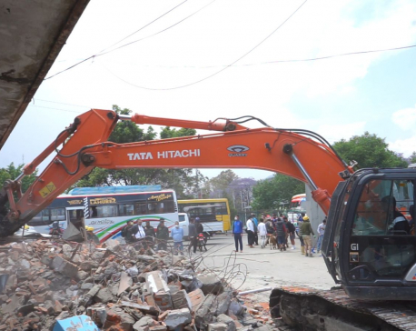 KMC’s excavator crushes old bus park police beat