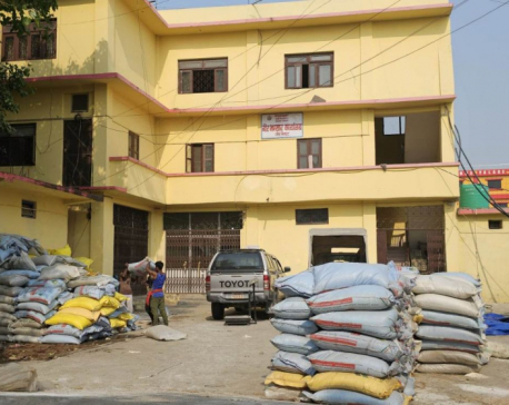 Non-gazetted officials of Gaur customs auction fertilizers in the absence of customs chief
