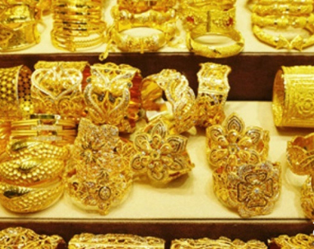 Gold price increases by Rs 200 per tola
