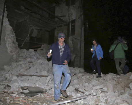 2 quakes rattle Italy, crumbling buildings and causing panic