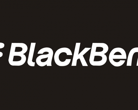 BlackBerry, once a phone innovator, to stop making its own