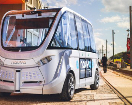 'World first' as driverless buses take passengers in France
