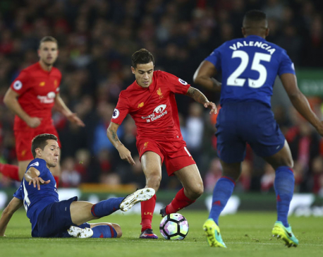 United contains Liverpool in 0-0 draw in Premier League