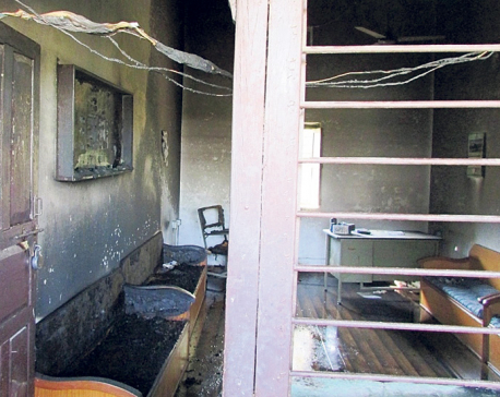 Pro-UDMF students torch Thakur Ram College office