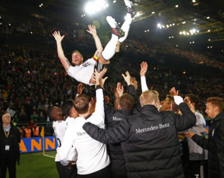 Germany's Podolski crowns farewell with stunning winner over England