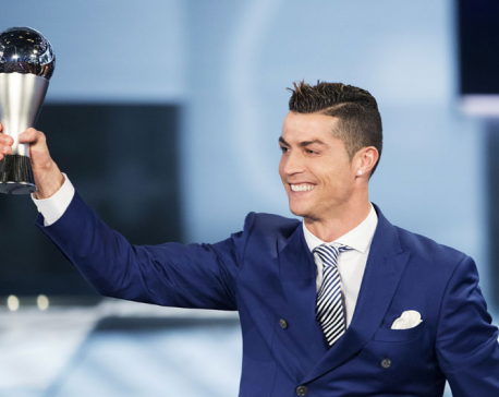 Cristiano Ronaldo wins FIFA best player award for 4th time (Video)
